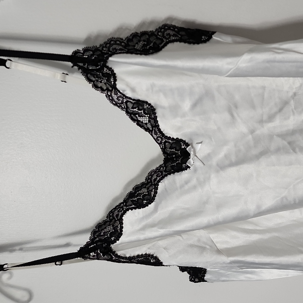 Victoria Secret Gown - Picture 2 of 3